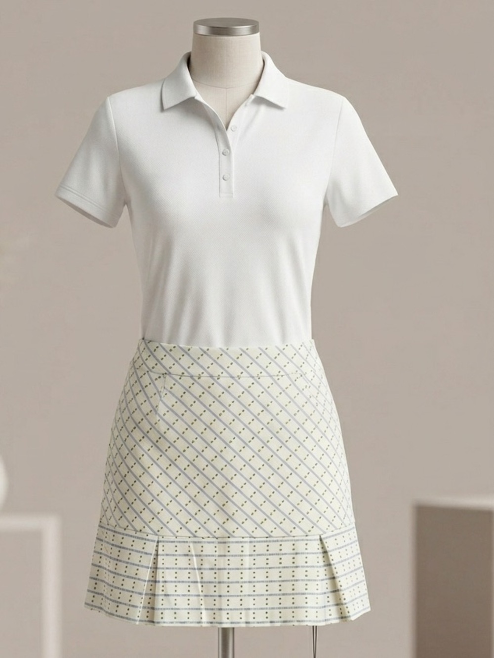 Lady Hagen Athletic Skort White and Blue Green Plaid Size 12